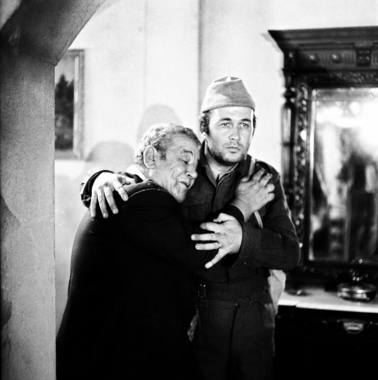 Η Δασκάλα Με Τα Ξανθά Μαλλιά