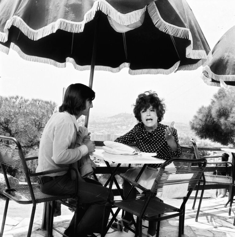 Η Ρένα Είναι Οφσάϊντ