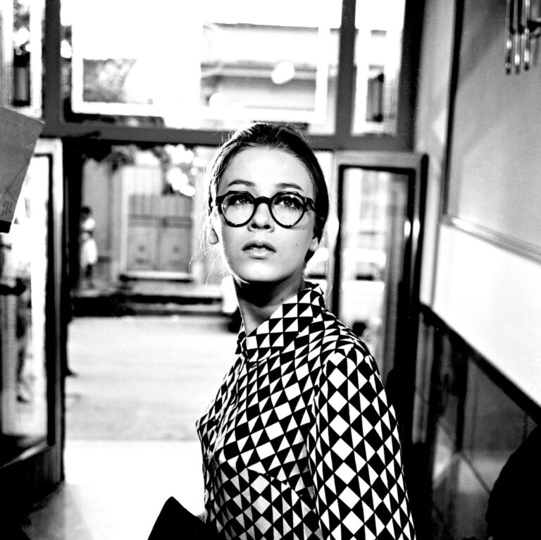 Τα Δύο Πόδια Σε Ένα Παπούτσι